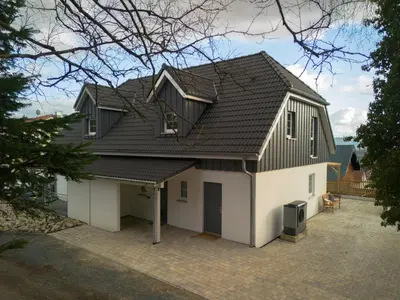 Das Gebäude in dem sich das Ferienhaus befindet