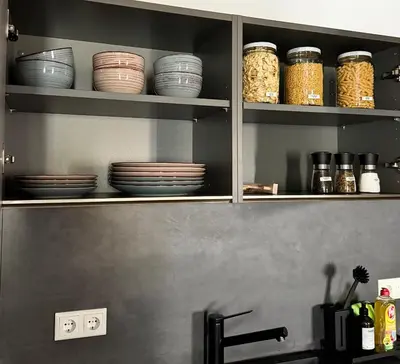 Küche/Küchenzeile in der Unterkunft Wohnzeit by Zirwick Apartment