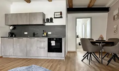 Küche/Küchenzeile in der Unterkunft Wohnzeit by Zirwick Apartment
