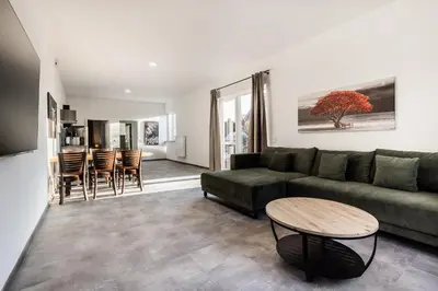 Ein Sitzbereich in der Unterkunft Modernes Apartment in Mistelgau 3