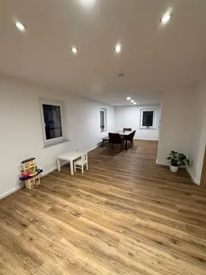 Ein Sitzbereich in der Unterkunft Großzügige moderne 3 Zimmer Wohnung im Grünen