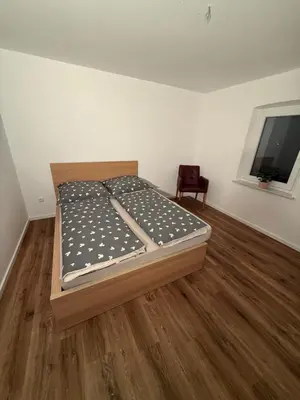 Ein Bett oder Betten in einem Zimmer der Unterkunft Großzügige moderne 3 Zimmer Wohnung im Grünen