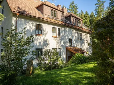 Ein Garten an der Unterkunft Apartment im ersten Obergeschoss by Interhome