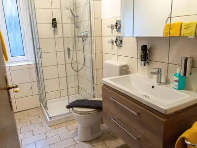 Ein Badezimmer in der Unterkunft Apartment im ersten Obergeschoss by Interhome