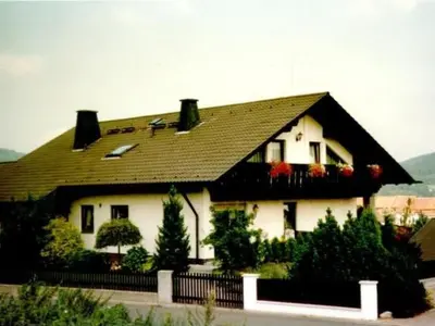 Das Gebäude in dem sich die Ferienwohnung befindet