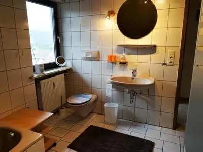 Ein Badezimmer in der Unterkunft Apartment Große Ferienwohnung in Stadtsteinach by Interhome