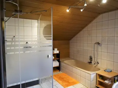 Ein Badezimmer in der Unterkunft Apartment Große Ferienwohnung in Stadtsteinach by Interhome