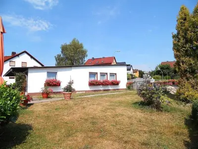 Ein Garten an der Unterkunft Holiday Home Anna by Interhome