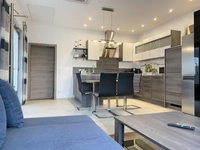 Küche/Küchenzeile in der Unterkunft Apartment in Heselbach mit Grill- Whirlpool und Garten by Interhome