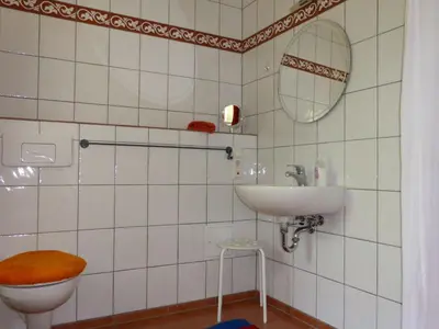 Ein Badezimmer in der Unterkunft Holiday Home Irenahaus by Interhome