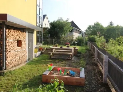 Ein Garten an der Unterkunft Apartment mit Wallbox by Interhome