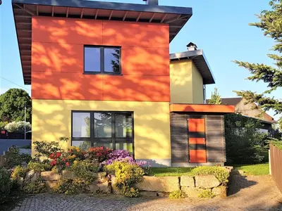 Das Gebäude in dem sich das Ferienhaus befindet