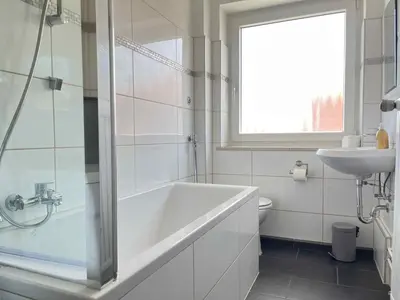 Ein Badezimmer in der Unterkunft Apartment SAD154 by Interhome