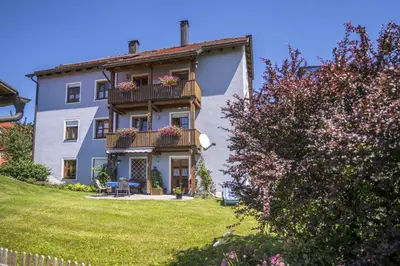 Ein Garten an der Unterkunft Pension Ferienwohnungen Frey
