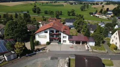 Das Gebäude in dem sich die Pension befindet