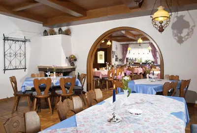 Ein Restaurant oder anderes Speiselokal in der Unterkunft Gasthof Siebenstern