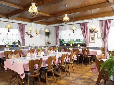 Ein Restaurant oder anderes Speiselokal in der Unterkunft Gasthof Siebenstern