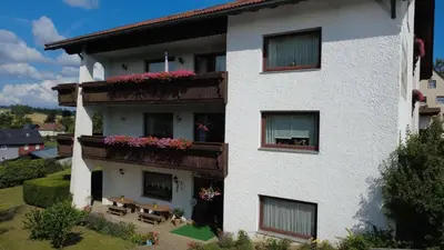 Das Gebäude in dem sich die Pension befindet