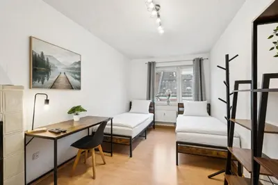 Ein Bett oder Betten in einem Zimmer der Unterkunft Geräumige Wohnung, 3 Schlafzimmer, Küche, Bad