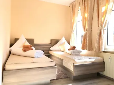Ein Bett oder Betten in einem Zimmer der Unterkunft Hotel Goldenesvogtland