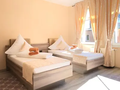 Ein Bett oder Betten in einem Zimmer der Unterkunft Hotel Goldenesvogtland