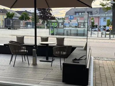 Ein Restaurant oder anderes Speiselokal in der Unterkunft Maxplatz