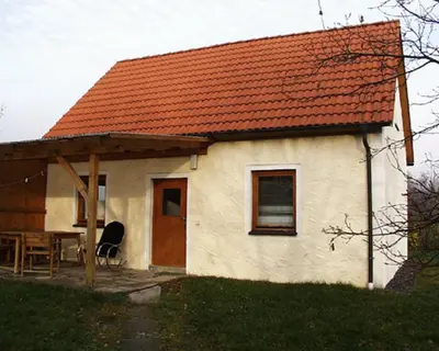 Das Gebäude in dem sich the country house befindet