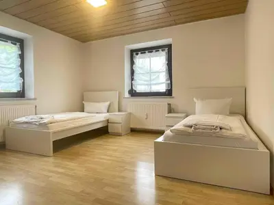 Ein Bett oder Betten in einem Zimmer der Unterkunft WEN111 große Monteurwohnung