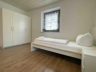 Ein Bett oder Betten in einem Zimmer der Unterkunft WEN111 große Monteurwohnung