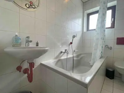 Ein Badezimmer in der Unterkunft WEN111 große Monteurwohnung