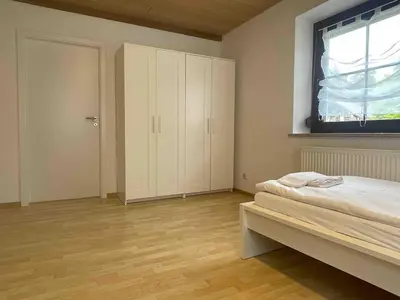 Ein Bett oder Betten in einem Zimmer der Unterkunft WEN111 große Monteurwohnung