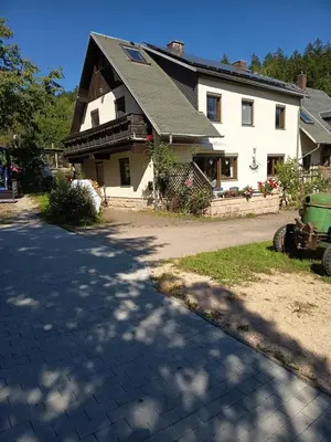 Das Gebäude in dem sich die Ferienwohnung befindet