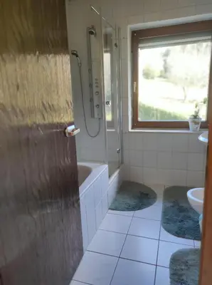 Ein Badezimmer in der Unterkunft Ferienwohnung mit Herz Zierold