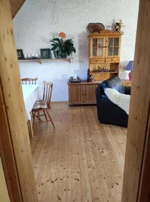 Ein Sitzbereich in der Unterkunft Ferienwohnung mit Herz Zierold