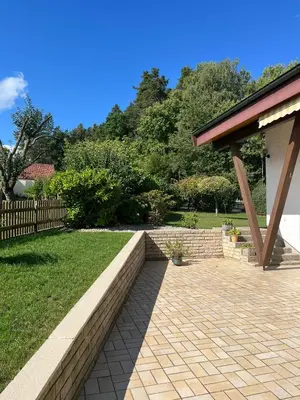 Ein Garten an der Unterkunft Ferienhaus Altenplos