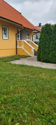 Ein Garten an der Unterkunft Ferien Haus in Wackersdorf ID WA101