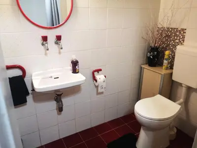 Ein Badezimmer in der Unterkunft Idealer Startpunkt für Ausflüge und Wanderungen, 70qm, Stufenloser Zugang, Parkplatz an der Wohnung