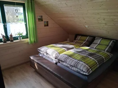 Ein Bett oder Betten in einem Zimmer der Unterkunft Auburger Hof - möbilierte Wohnung auf Zeit