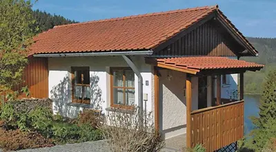 Das Gebäude in dem sich das Ferienhaus befindet