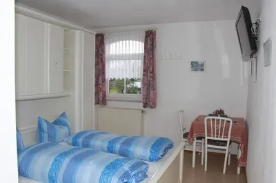 Ein Bett oder Betten in einem Zimmer der Unterkunft Hotel Bayerischer Hof