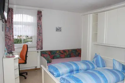 Ein Bett oder Betten in einem Zimmer der Unterkunft Hotel Bayerischer Hof
