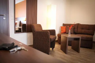 Ein Sitzbereich in der Unterkunft Hotel Rosenhof Garni
