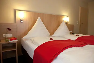 Ein Bett oder Betten in einem Zimmer der Unterkunft Hotel Rosenhof Garni
