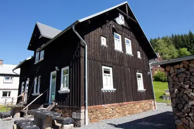 Das Gebäude in dem sich die Ferienwohnung befindet