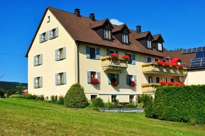 Das Gebäude in dem sich die Ferienwohnung befindet