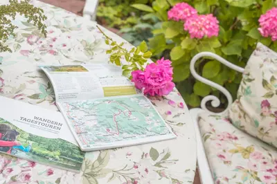 Ein Garten an der Unterkunft Ferienhäuschen Sans Pareille bei Bayreuth