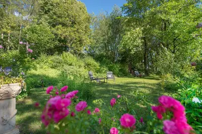 Ein Garten an der Unterkunft Ferienhäuschen Sans Pareille bei Bayreuth