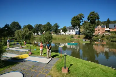 Blick auf einen Fluss in der Nähe des Hotels