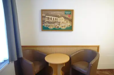 Ein Sitzbereich in der Unterkunft Hotel Gasthof zum Walfisch
