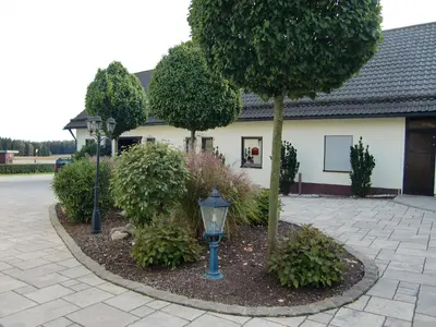 Ein Garten an der Unterkunft Landhotel Fuchsbau